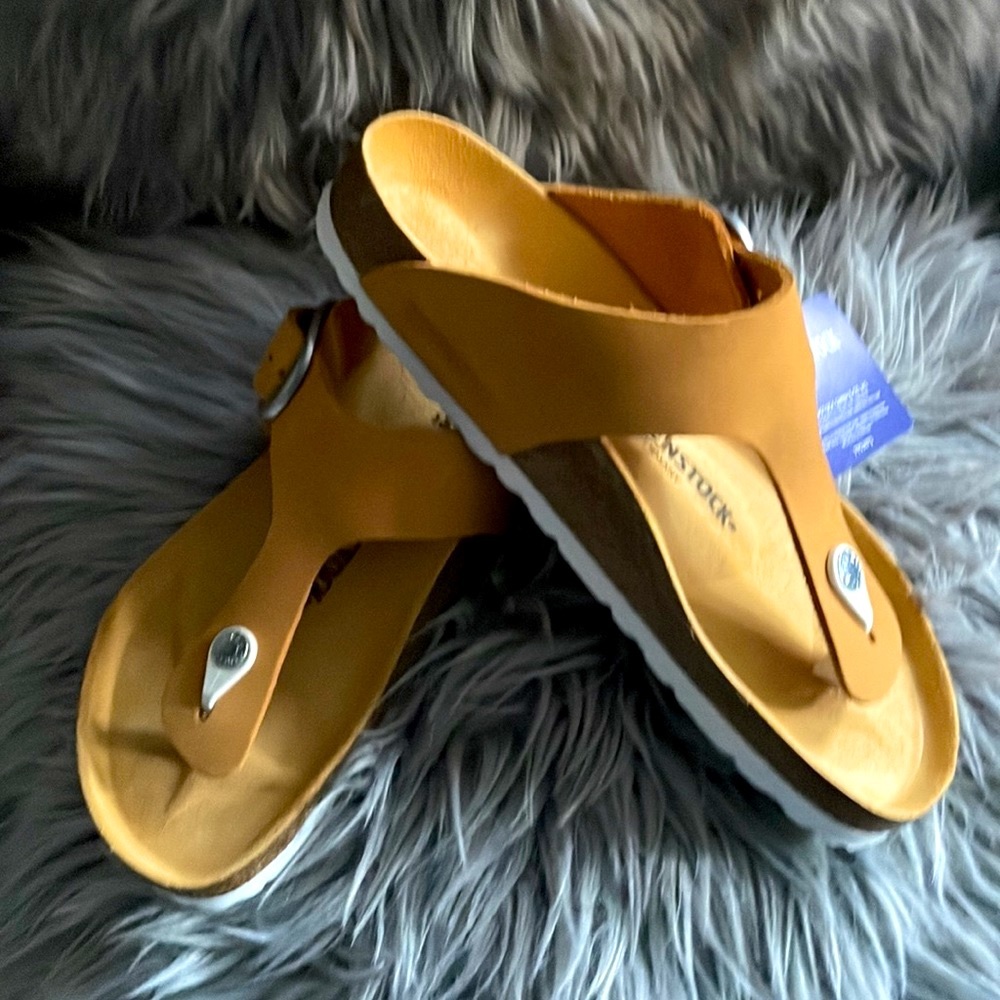 NWT Birkenstock Gizeh Big Buckle Sandals in Marigold